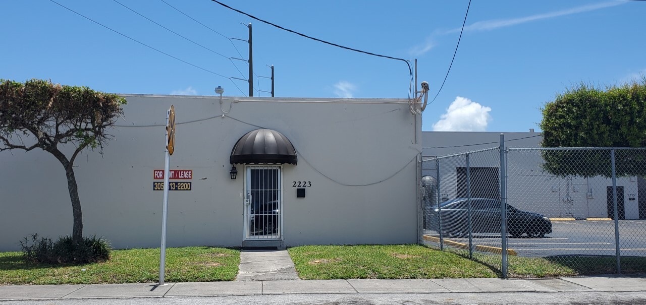 2223 NW 26th Ave, Miami, FL à louer Photo intérieure– Image 1 sur 9