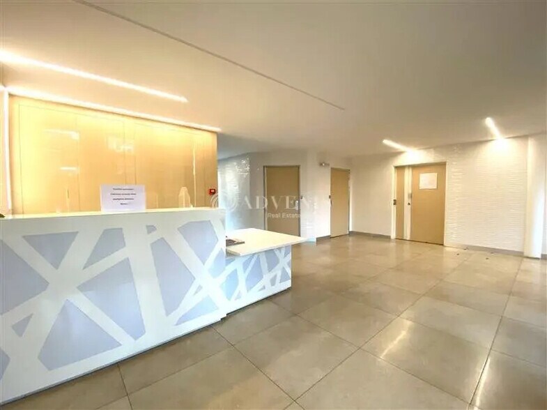 Bureau dans La Garenne-Colombes à louer - Hall d’entrée – Image 3 sur 11