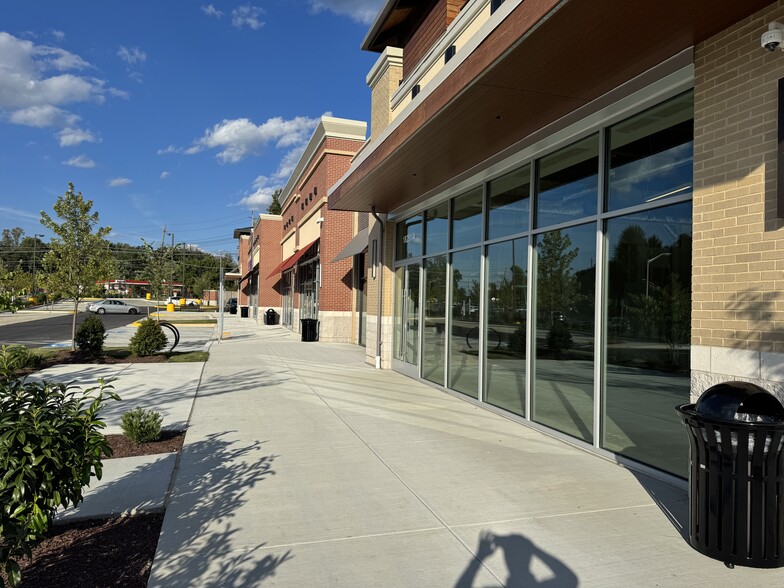 18251 Flower Hill Way, Gaithersburg, MD à louer - Photo de l’immeuble – Image 2 sur 9