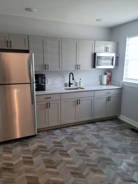 15 Sudbrook Ln, Pikesville, MD à louer - Photo de l’immeuble – Image 3 sur 11