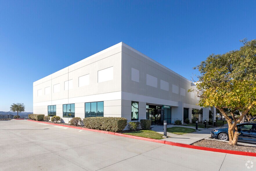 9810 Summers Ridge Rd, San Diego, CA à louer - Photo de l’immeuble – Image 2 sur 3