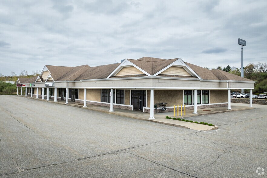735 Centre of New England Blvd, Coventry, RI à louer - Photo de l’immeuble – Image 1 sur 6