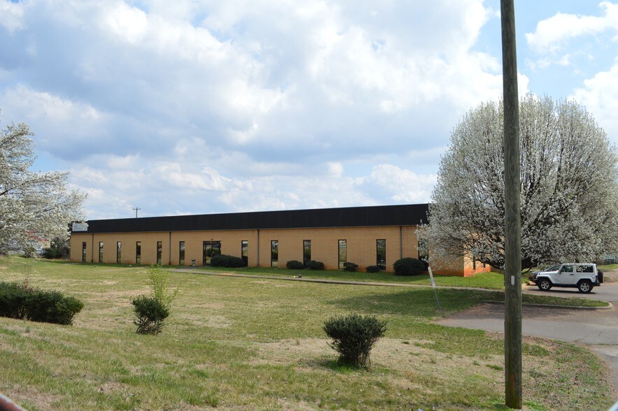 1150 Louise Rd, Winston-Salem, NC à louer - Photo de l’immeuble – Image 1 sur 24