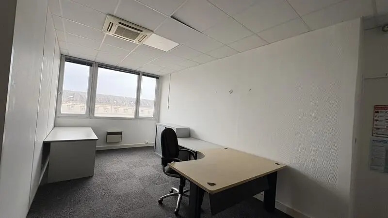 Bureau dans Orléans à vendre - Photo de l’immeuble – Image 2 sur 11