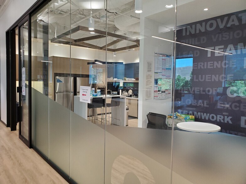 320 Goddard Way, Irvine, CA à vendre - Photo intérieure – Image 3 sur 12