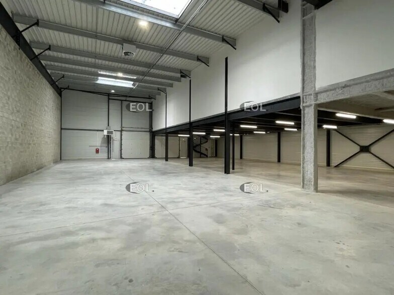 Local d'activités dans Gennevilliers à vendre - Photo de l’immeuble – Image 1 sur 14