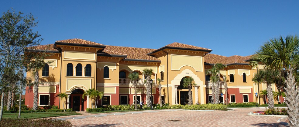 13461 Parker Commons Blvd, Fort Myers, FL à louer - Photo de l’immeuble – Image 2 sur 6