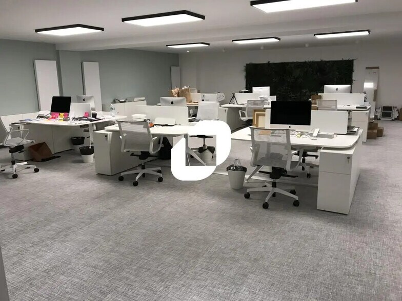 Bureau dans Paris à louer - Photo de l’immeuble – Image 1 sur 13