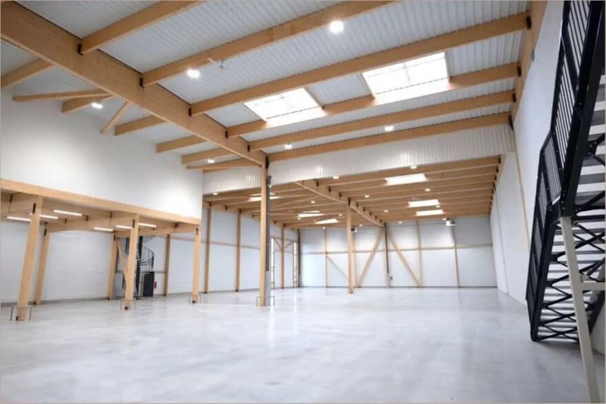 Local d’activités dans Saint-Bonnet-de-Mure à louer - Photo intérieure – Image 2 sur 19