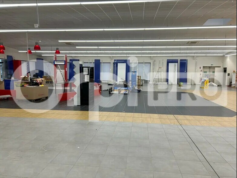 Local commercial dans Beauvais à louer - Photo de l’immeuble – Image 3 sur 9