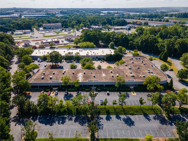 485 Atlanta South Pky, Atlanta, GA à vendre - Photo de l’immeuble – Image 2 sur 13