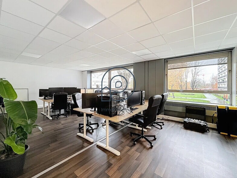 Bureau dans Croix à vendre - Photo de l’immeuble – Image 3 sur 12