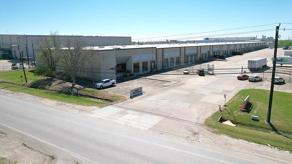 8790 Wallisville Rd, Houston, TX à louer - Photo de l’immeuble – Image 2 sur 12