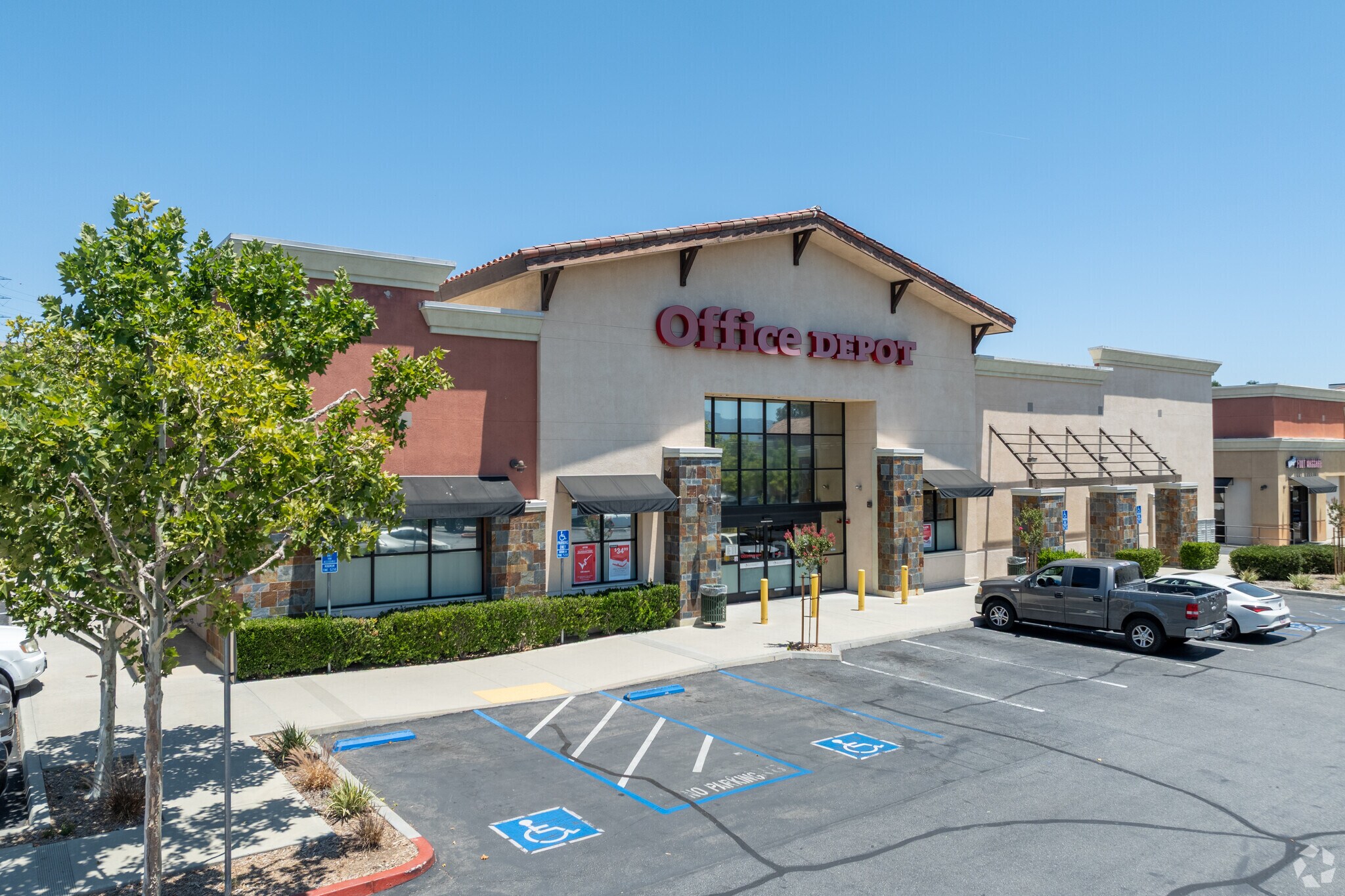 28150 Newhall Ranch Rd, Valencia, CA à vendre Photo principale– Image 1 sur 6