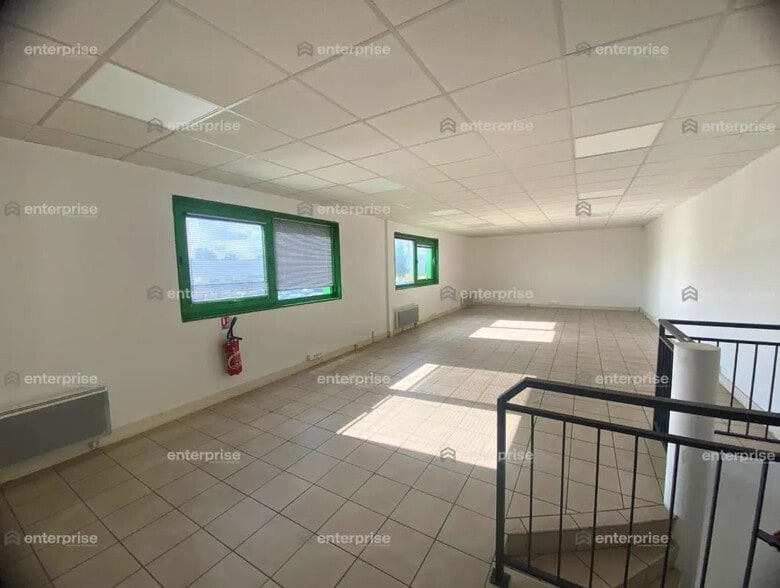 Local d’activités dans Chambly à louer - Photo intérieure – Image 2 sur 7