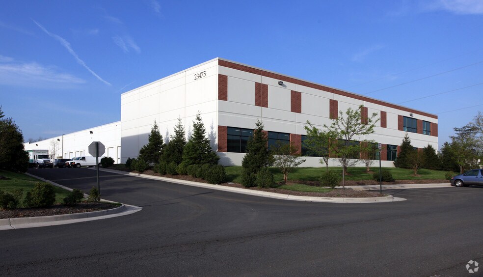 23475 Rock Haven Way, Sterling, VA à vendre - Photo de l’immeuble – Image 3 sur 6