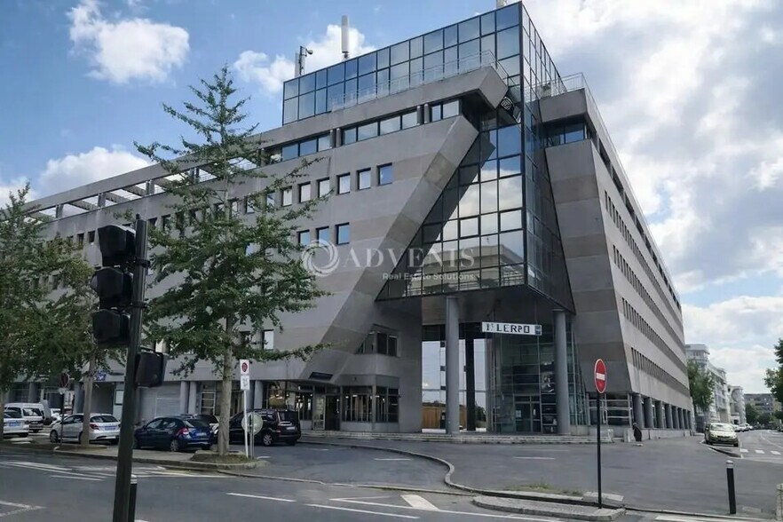 Bureau dans Mareuil-lès-Meaux à louer - Photo de l’immeuble – Image 1 sur 6