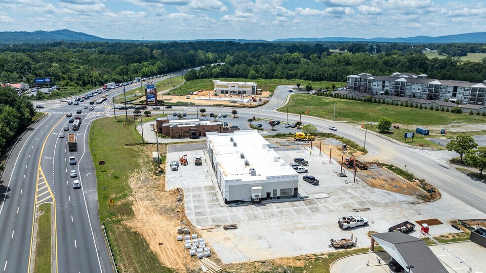 672 Braves Blvd NE, Rome, GA à louer - Photo de l’immeuble – Image 2 sur 6