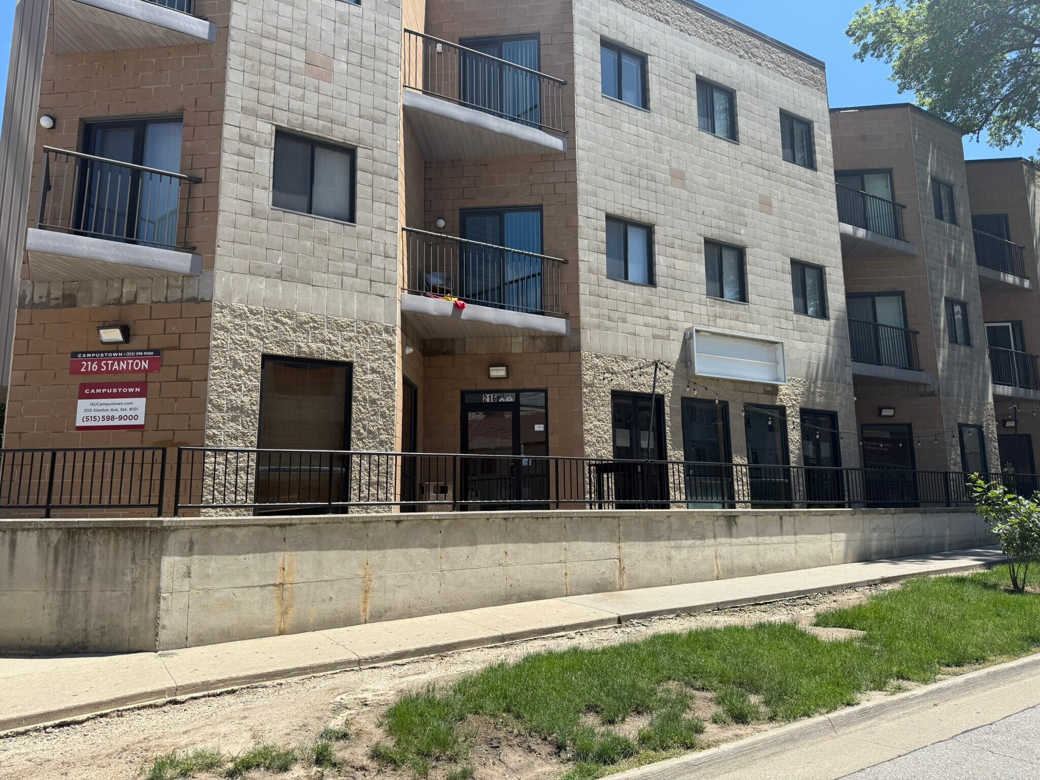 216 Stanton Ave, Ames, IA à louer Photo de l’immeuble– Image 1 sur 10
