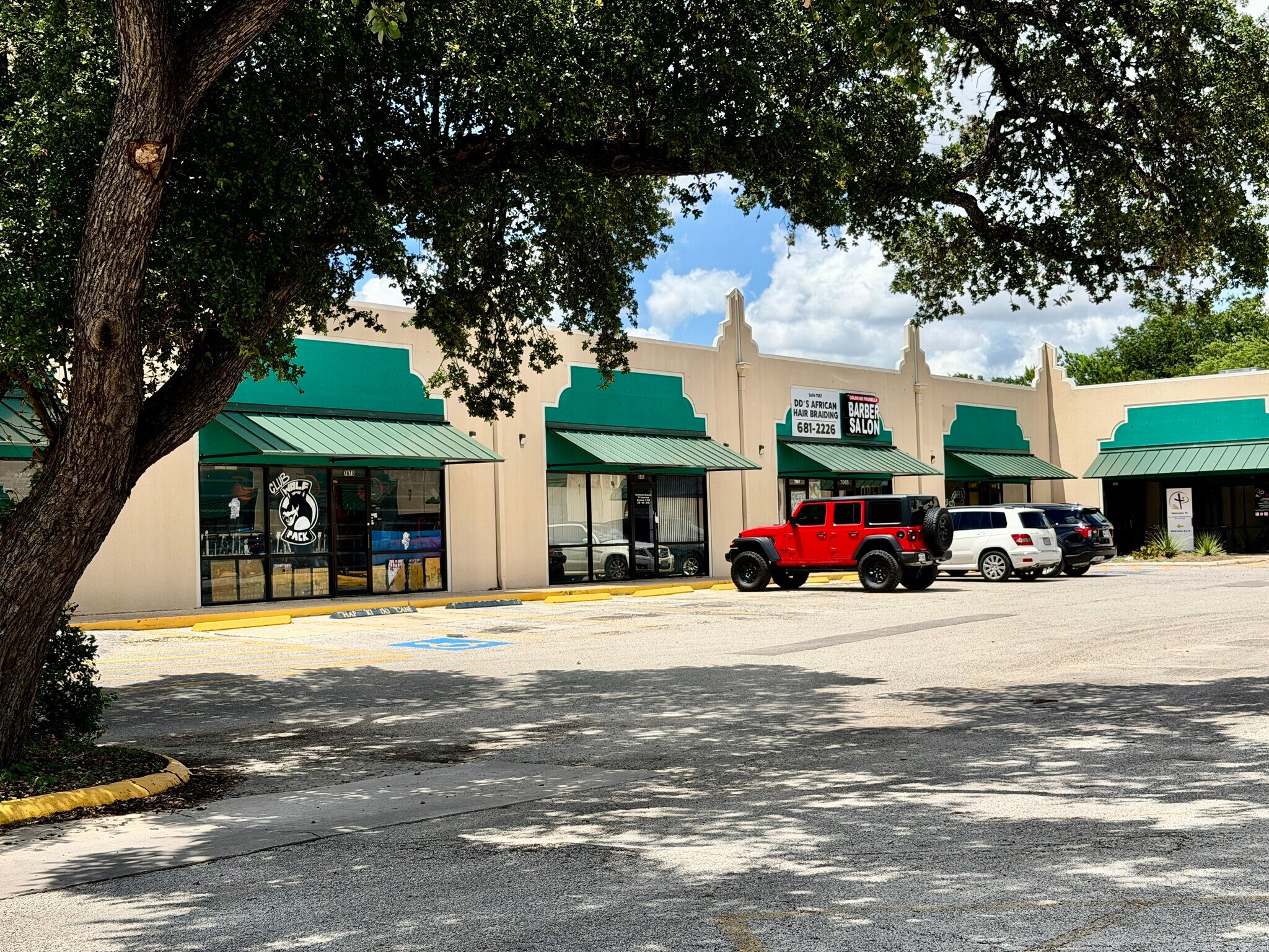 7035-7075 Bandera Rd, San Antonio, TX à louer Photo de l’immeuble– Image 1 sur 5