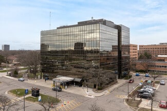 Plus de détails pour 22250 Providence Dr, Southfield, MI - Différents types d’espaces à louer