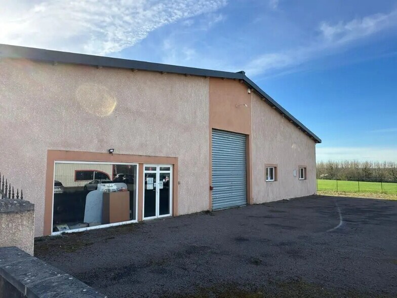 Local d’activités dans Châtenoy-le-Royal à louer - Photo de l’immeuble – Image 3 sur 5