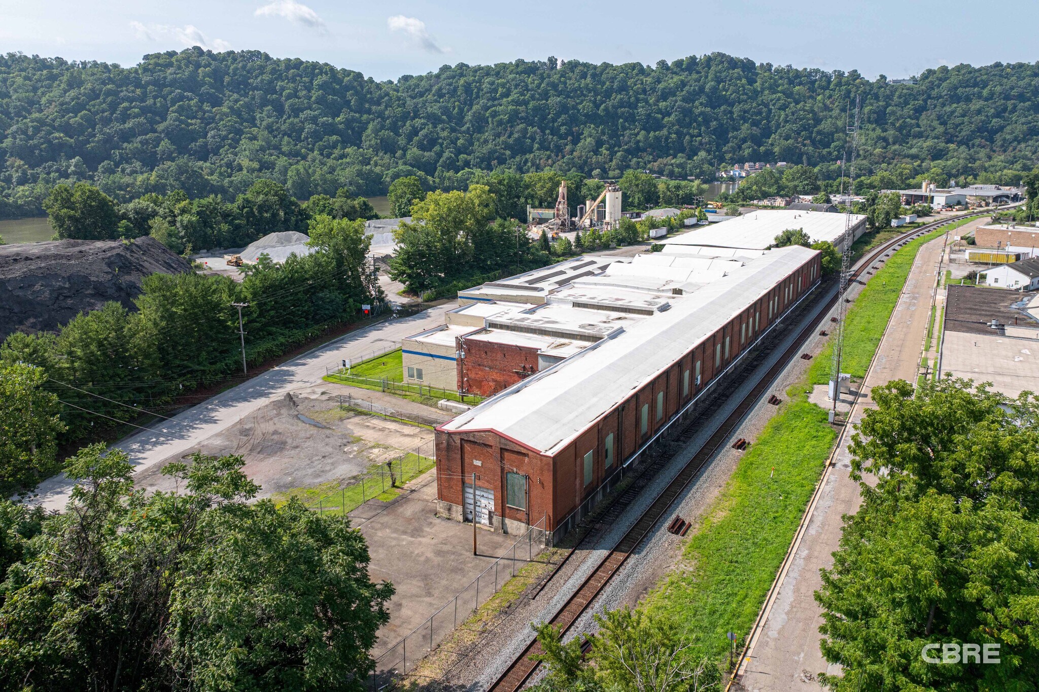 999 Sherosky Way, Springdale, PA à louer Photo de l’immeuble– Image 1 sur 5