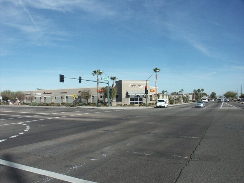 4804 E Chandler Blvd, Phoenix, AZ à louer - Photo principale – Image 1 sur 8
