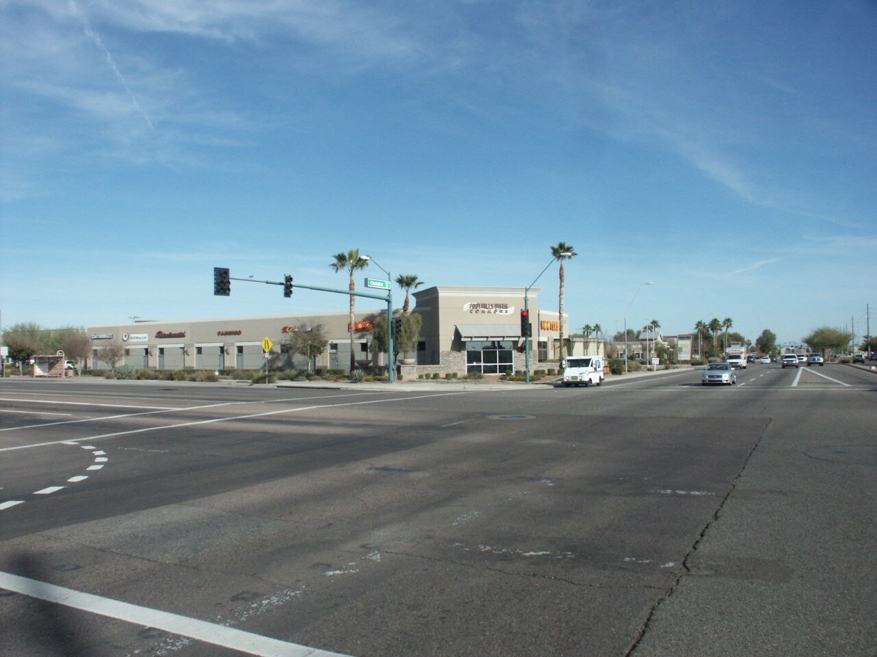 4804 E Chandler Blvd, Phoenix, AZ à louer Photo principale– Image 1 sur 9