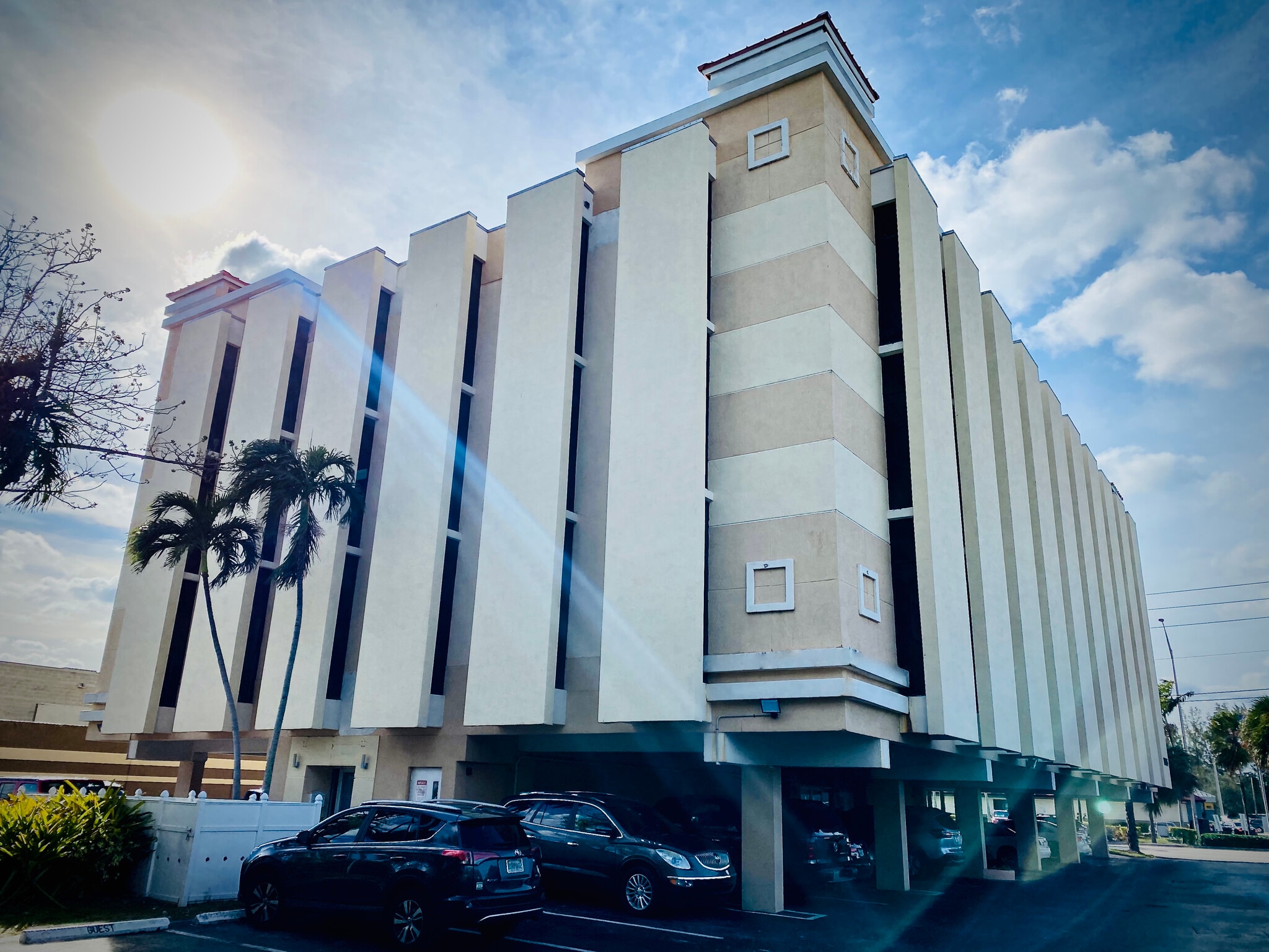 12955 Biscayne Blvd, North Miami, FL à louer Photo intérieure– Image 1 sur 1