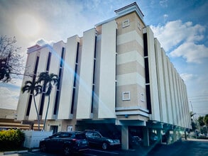 12955 Biscayne Blvd, North Miami, FL à louer Photo intérieure– Image 1 sur 1