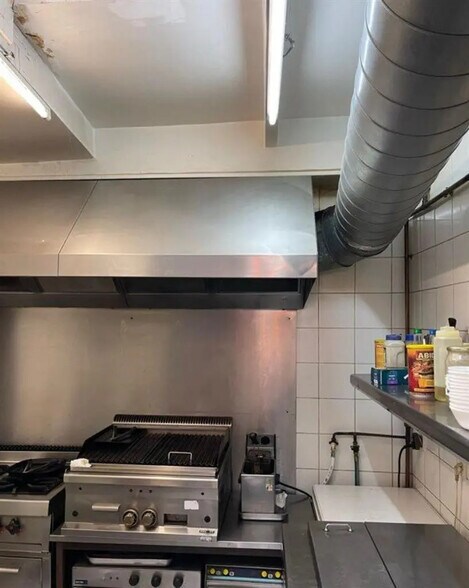 Local commercial dans Paris à louer - Photo intérieure – Image 2 sur 3