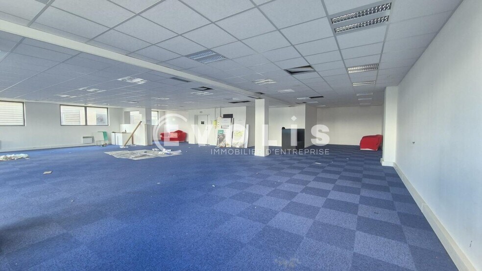 Bureau dans Ferrieres En Brie à vendre - Photo intérieure – Image 2 sur 5