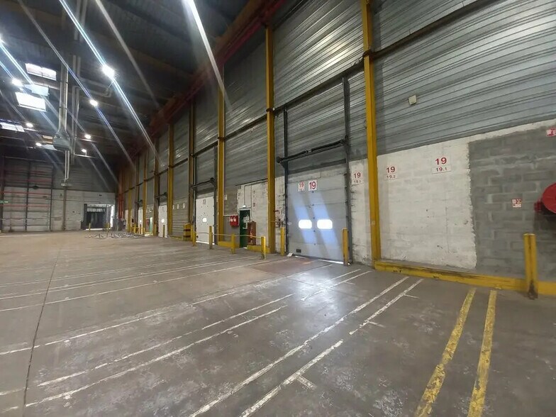 Industriel/Logistique dans Carpiquet à louer - Photo de l’immeuble – Image 3 sur 7