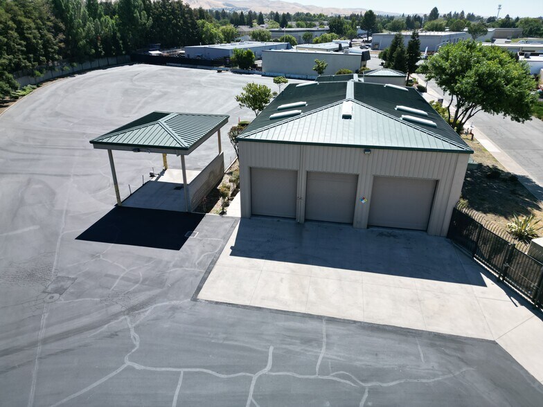 2151 Piedmont Way, Pittsburg, CA à louer - Photo de l’immeuble – Image 3 sur 8