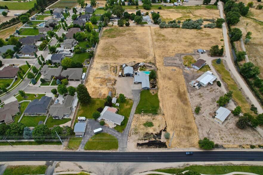 1299 N Black Cat Rd, Meridian, ID à vendre - Photo de l’immeuble – Image 3 sur 45