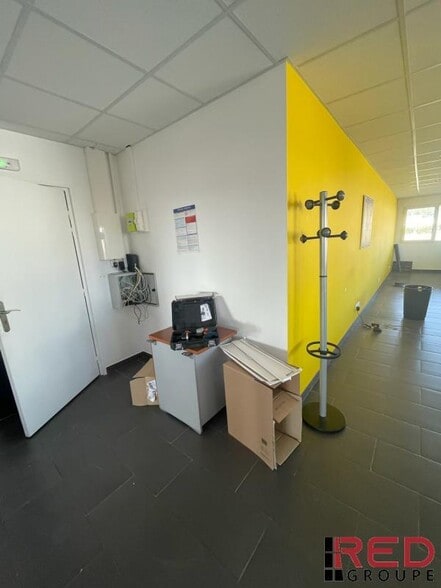 Bureau dans Éguilles à louer - Photo intérieure – Image 2 sur 4
