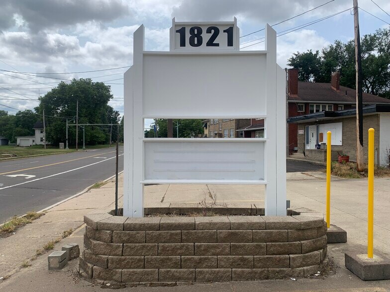 1821 Fulton Dr NW, Canton, OH à vendre - Photo de l’immeuble – Image 3 sur 8