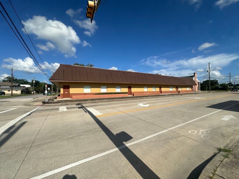 630-680 N 7th St, Beaumont, TX à louer - Photo de l’immeuble – Image 1 sur 8