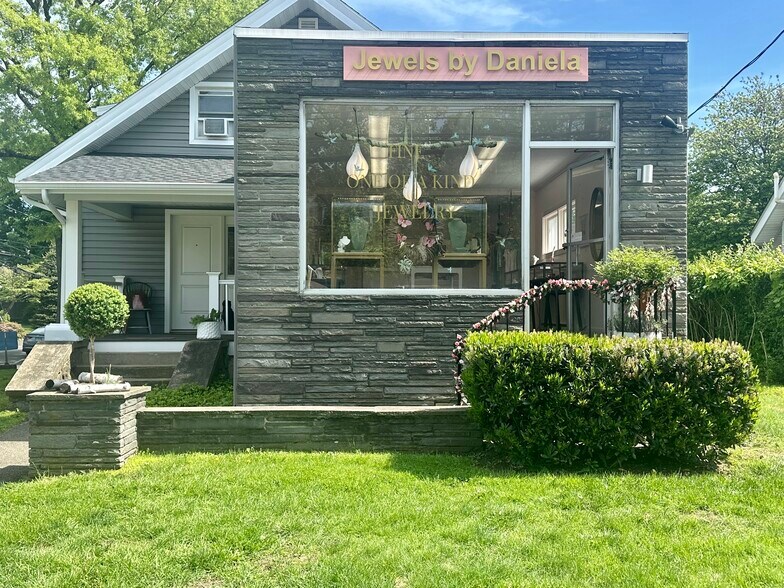 261 E Putnam Ave, Cos Cob, CT à louer - Photo de l’immeuble – Image 2 sur 16