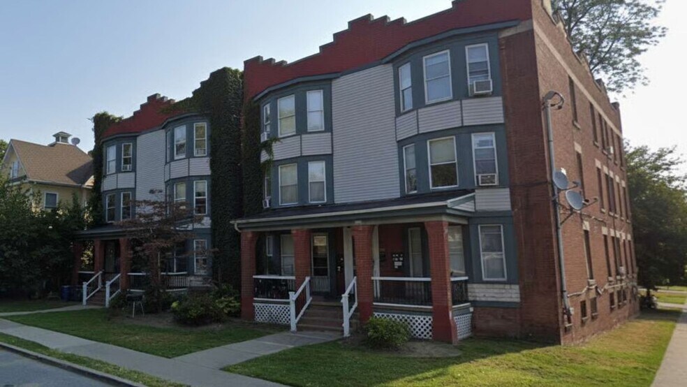 77 Garden St, Poughkeepsie, NY à vendre - Photo de l’immeuble – Image 2 sur 8