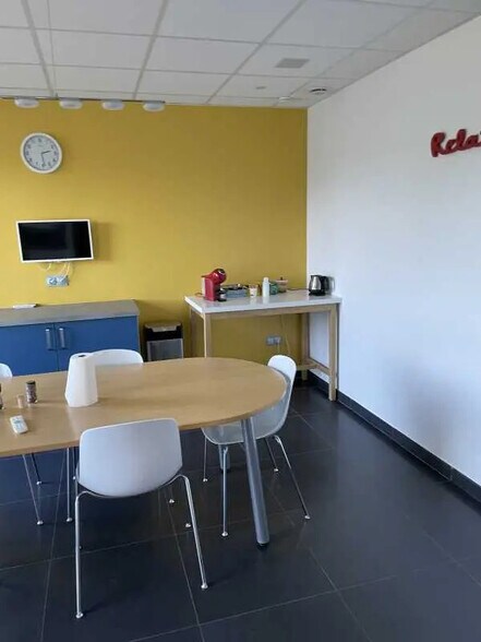 Bureau dans Creil à louer - Photo de l’immeuble – Image 1 sur 1