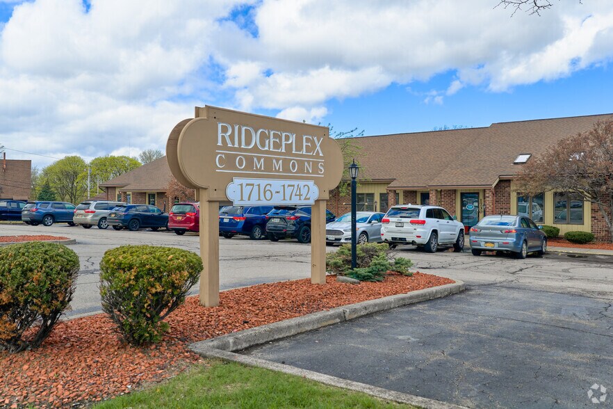 1724-1742 E Ridge Rd, Rochester, NY à vendre - Photo de l’immeuble – Image 2 sur 28