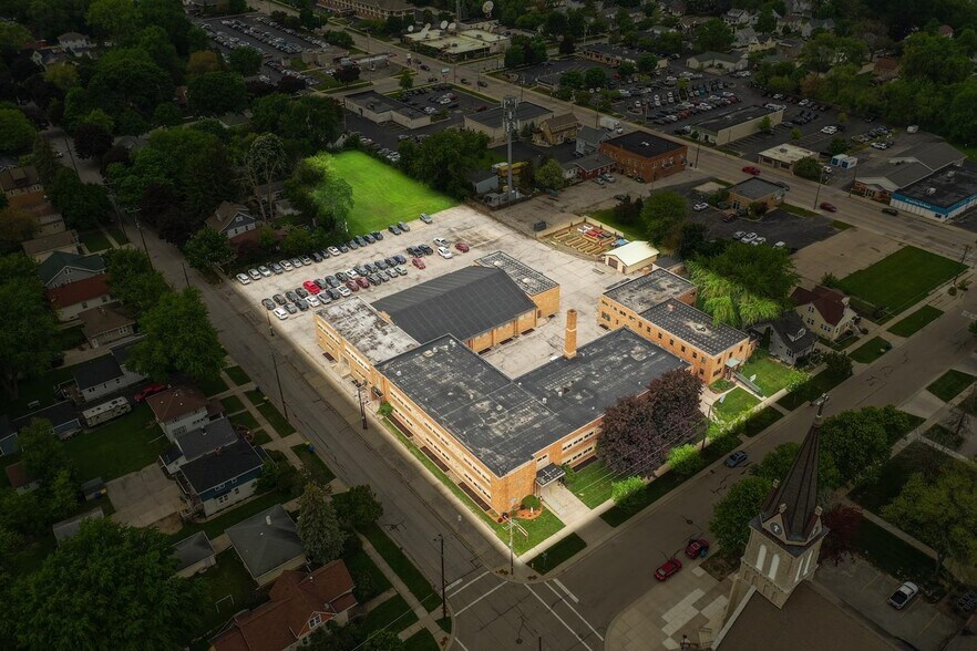 650 S Irwin Ave, Green Bay, WI à vendre - Aérien – Image 1 sur 15
