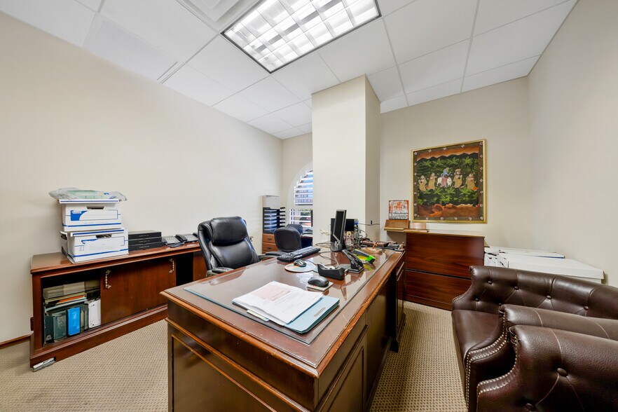 1805 Ponce de Leon Blvd, Coral Gables, FL à vendre - Photo de l’immeuble – Image 2 sur 14