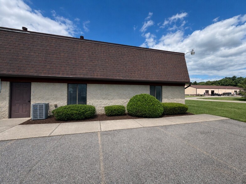 4660-4684 Freedom Dr, Ann Arbor, MI à louer - Photo de l’immeuble – Image 2 sur 4