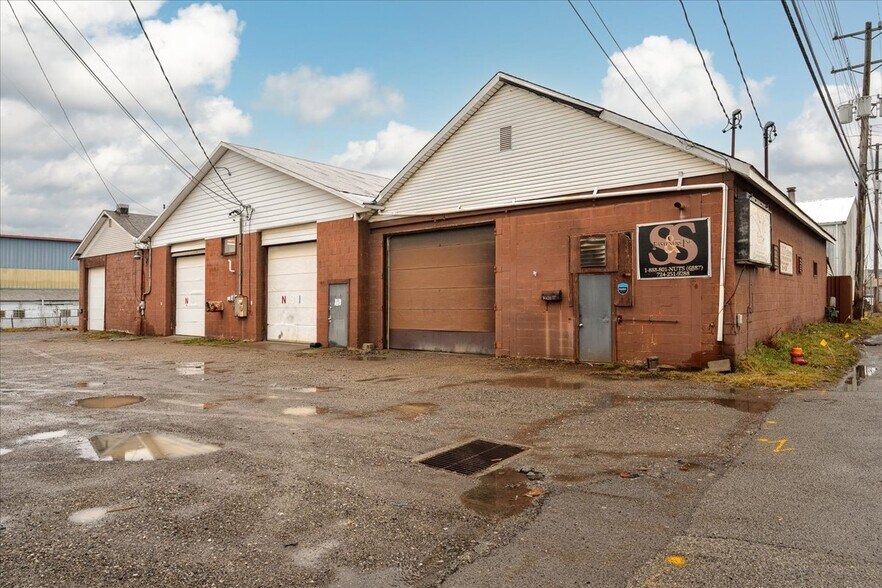 2600 Duss Ave, Ambridge, PA à vendre - Photo de l’immeuble – Image 3 sur 5