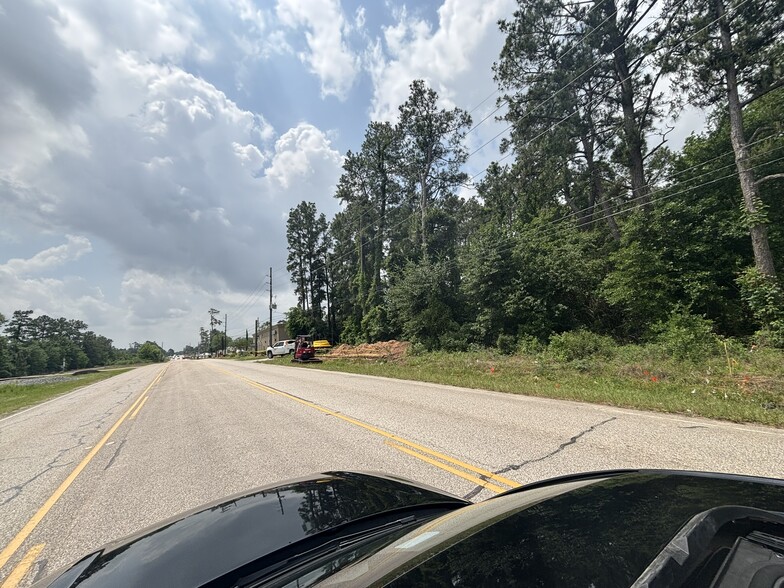 27131 Hanna Rd, Conroe, TX à vendre - Photo de l’immeuble – Image 2 sur 3