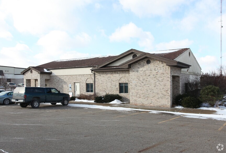 2860 Jolly Rd, Okemos, MI à louer - Photo de l’immeuble – Image 3 sur 9