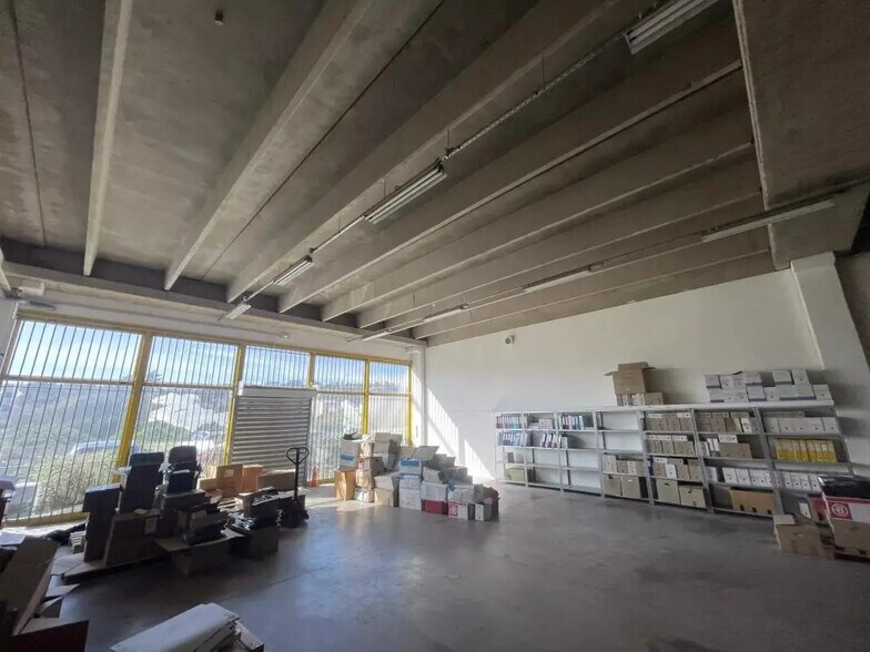 Local d’activités dans Grasse à louer - Photo intérieure – Image 2 sur 21